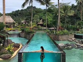 Custom Acrylic Panels for Swimming Pools